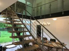 Von der MDM Schlosserei gefertigte Treppe aus Stahl